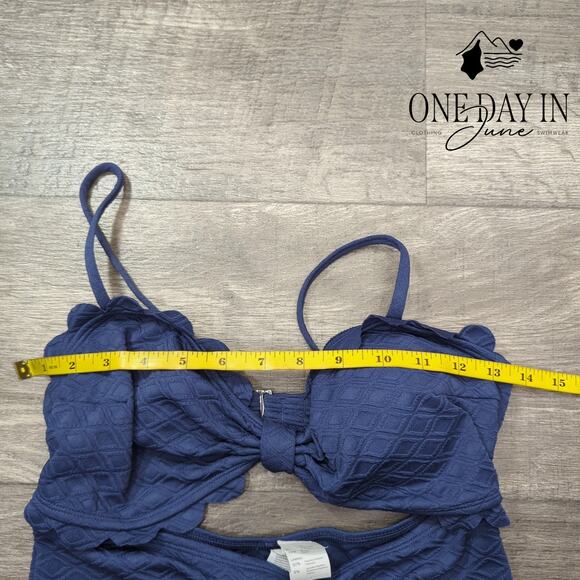 Cupshe Scallop Textured Cut Out One Piece Swimsuit Size M - Picture 5 of 7